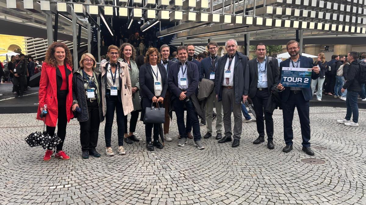 Chivite en la feria IAA Mobility 2025 junto a la presidenta del Comité Europeo de las Regiones, Kata Tüttö (primera por la izquierda), y representantes de la Alianza de las Regiones con Industria de Automoción.