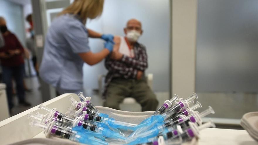 Euskadi reduce las muertes semanales por covid pero eleva los pacientes en planta y UCI