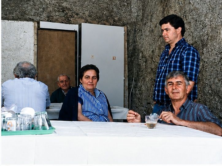 Un momento familiar en el bar.