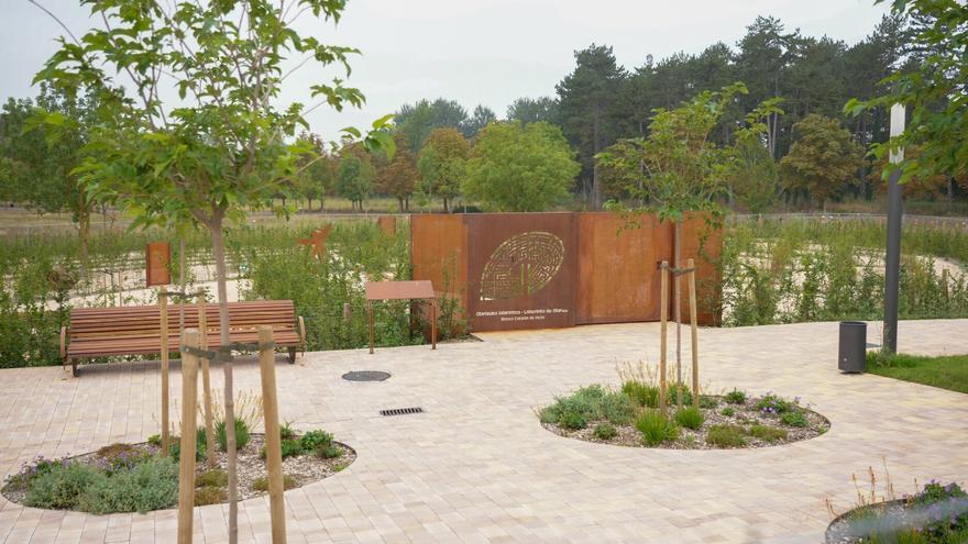 El laberinto vegetal de Olarizu toma forma con la idea de abrir a la ciudadanía este año