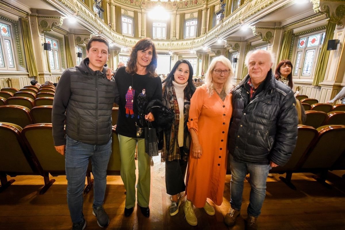 Alex Ugarte, Begoña Beristain, Amaia Fano; la decana del Colegio Vasco de Periodistas, Amaia Goikoetxea, y Pedro San Sebastián.
