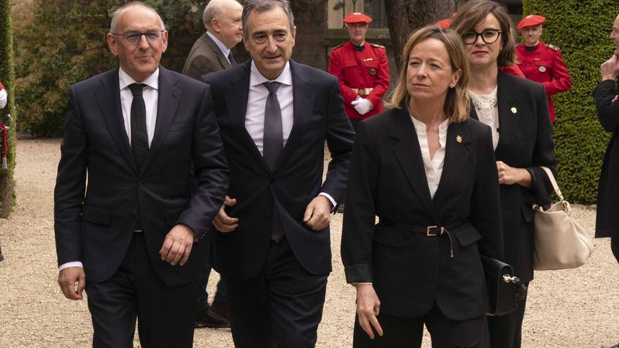 La capilla ardiente de Carlos Garaikoetxea en Ajuria Enea, en imágenes
