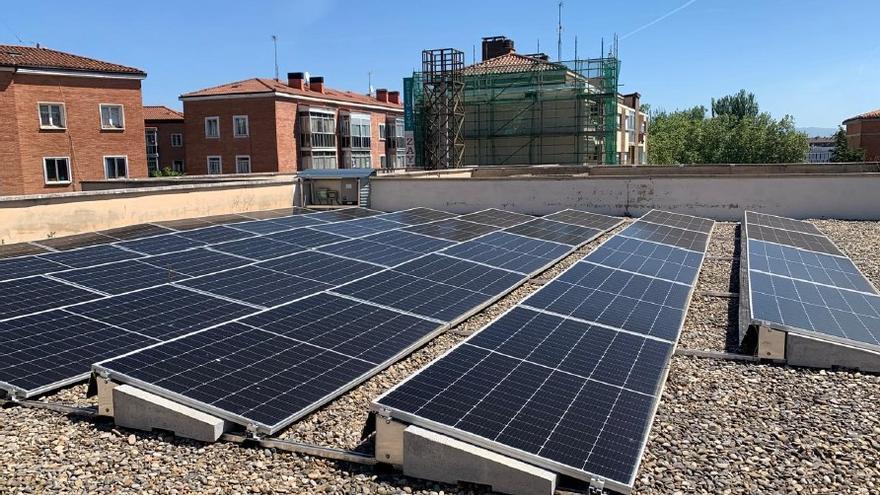 El Ayuntamiento acometerá la reforma integral de la cubierta del Centro Cívico de Ariznabarra