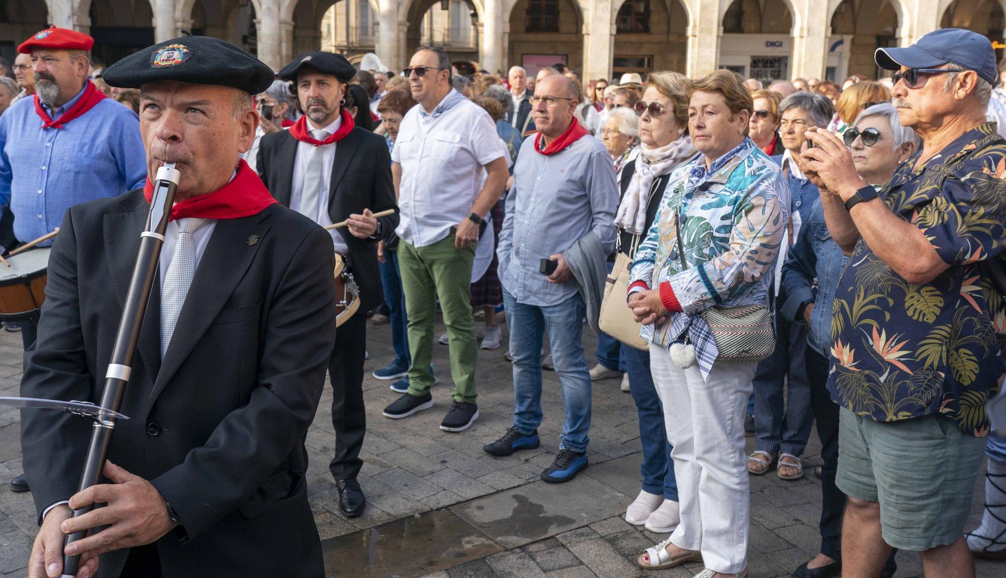 En imágenes: Las dianas llaman a la fiesta en la Plaza Nueva