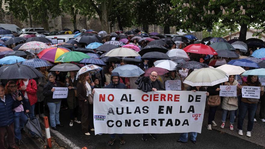 Fotos de la protesta contra el cierre de aulas de enseñanza infantil concertada