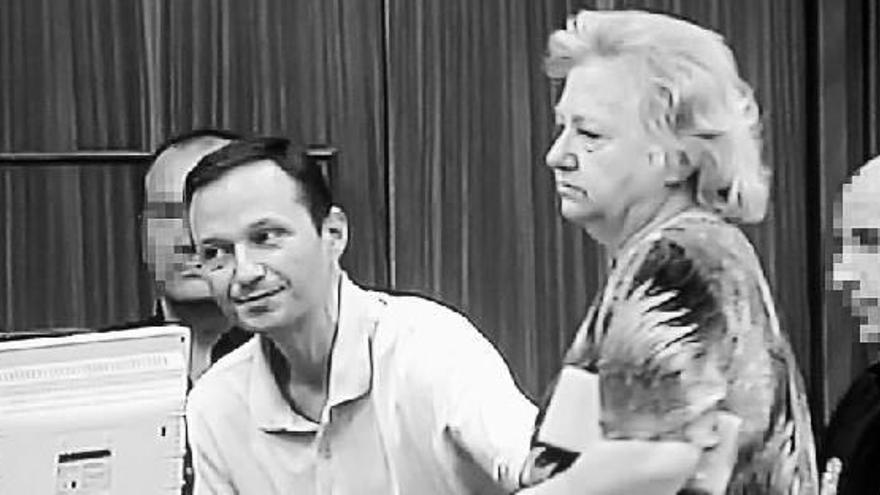 José Bretón y su madre, Antonia Gómez, ayer en la Audiencia Provincial de Córdoba.
