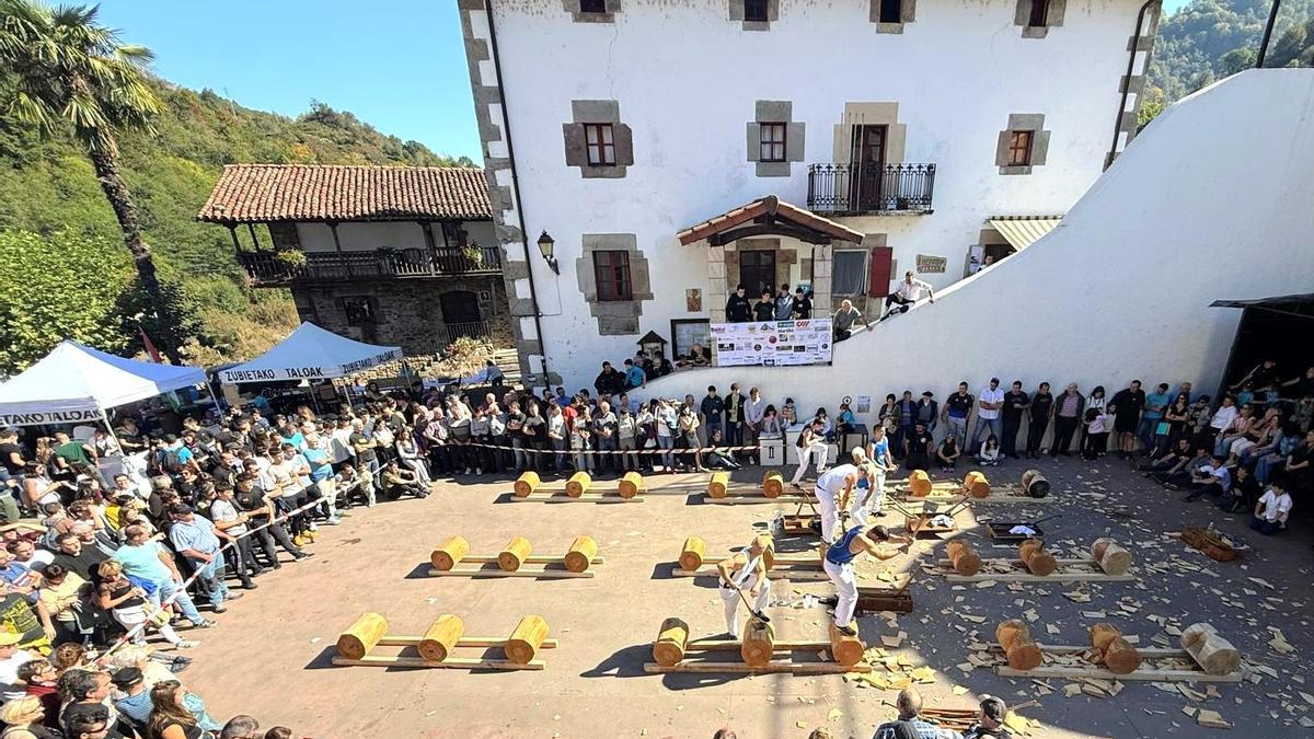 Buen tiempo y una multitud en el Euskararen Eguna de este año en Zubieta