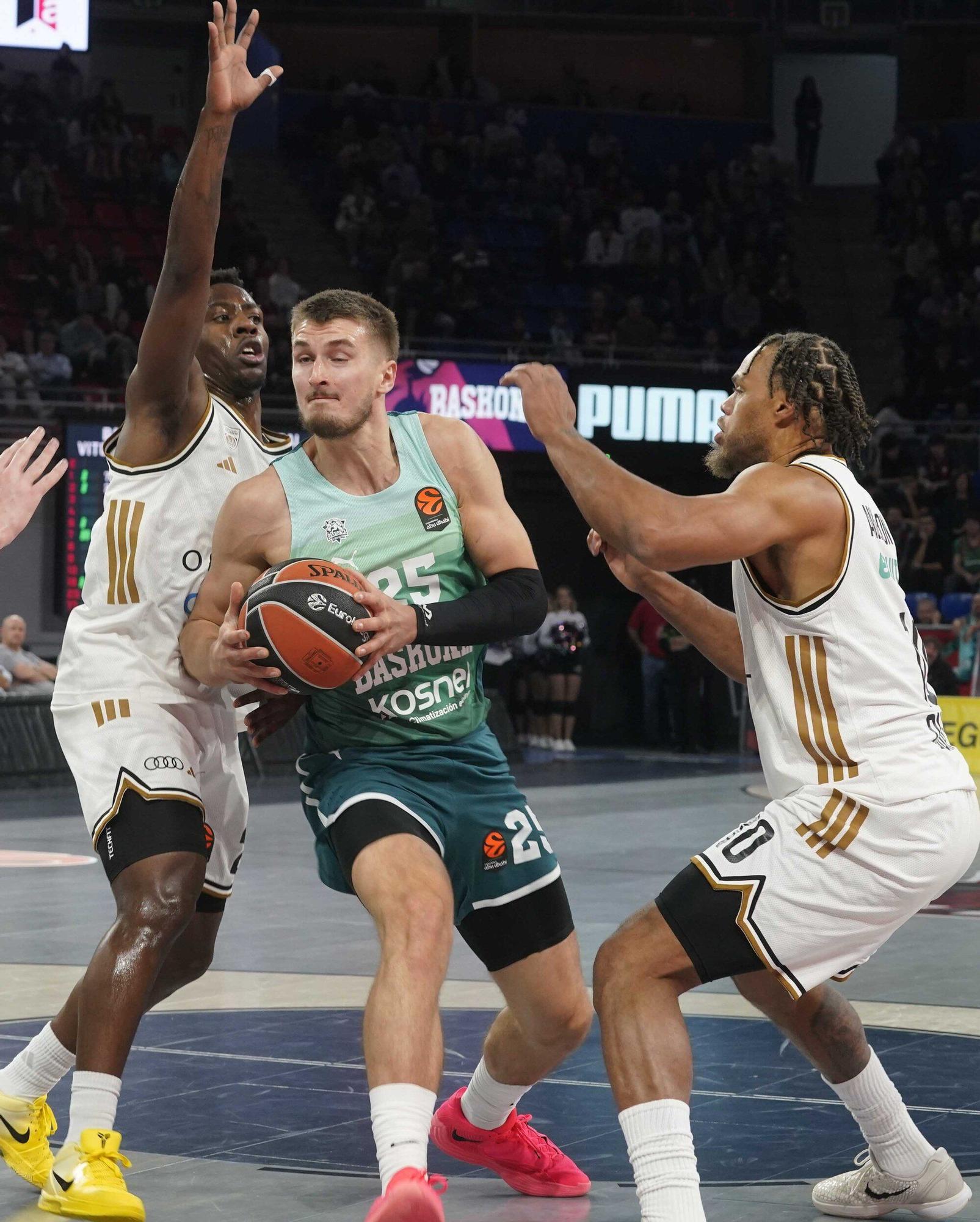 Todas las imágenes del Baskonia - Dubái (92-85)