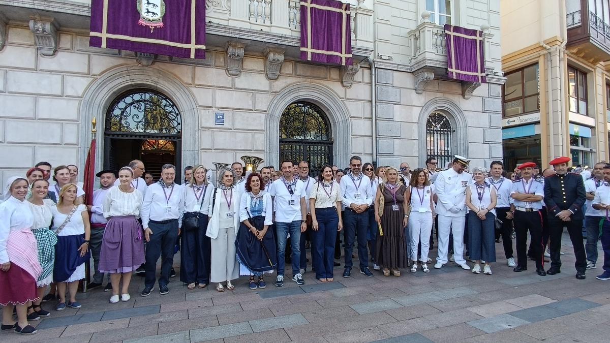 A la celebración santurtziarra acudió una nutrida representación institucional.