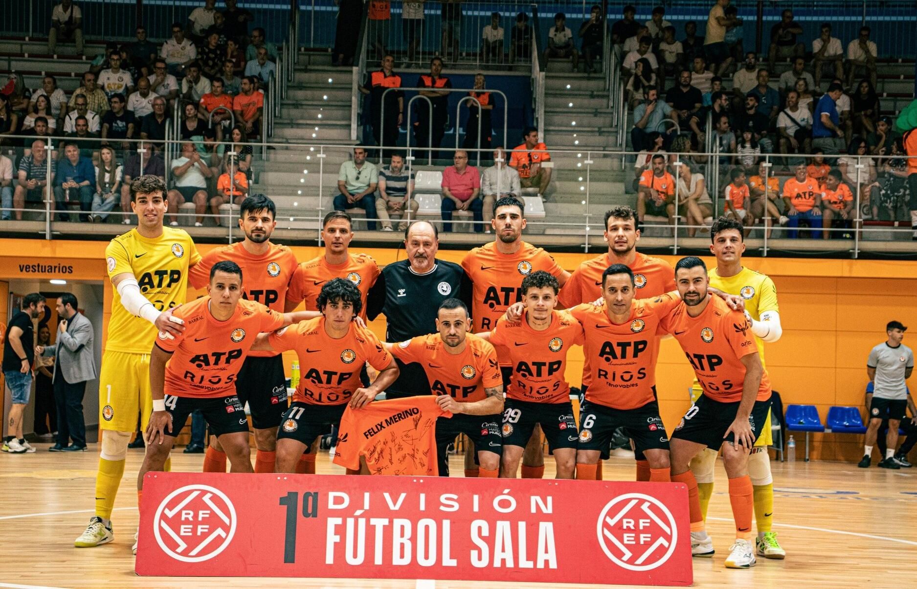 Los jugadores del Ribera Navarra, antes del partido.