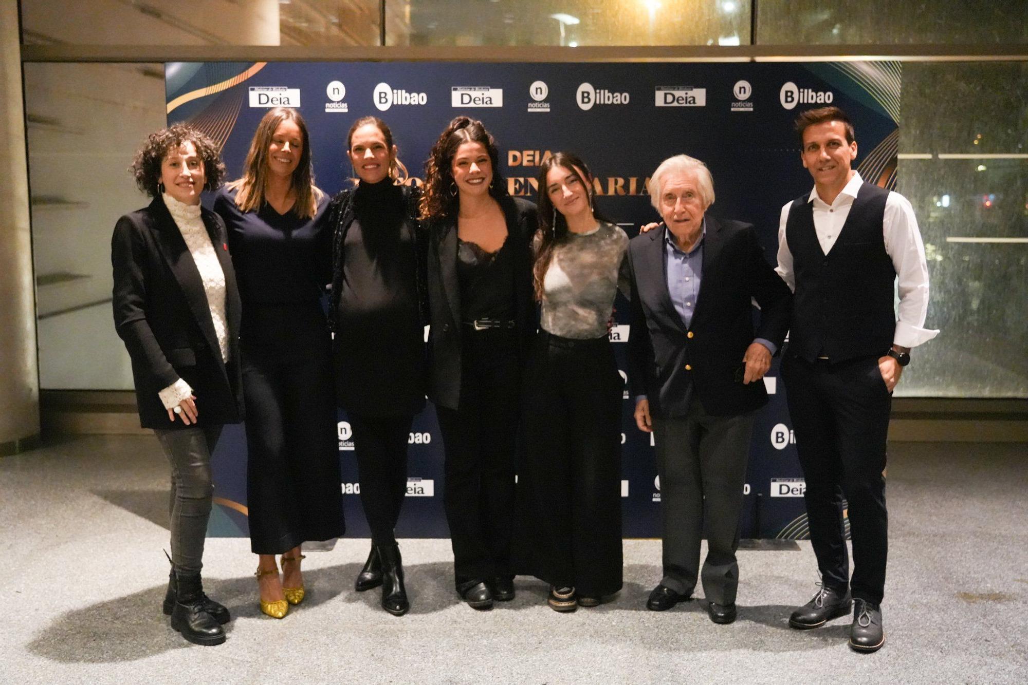 Estibaliz Gallego, quien acudió en nombre de Eva García Sáenz de Urturi, Azucena Ordóñez, Aitana Ávila, Naroa Ruiz, Sünne; el pianista Joaquín Achucarro y Dani Álvarez.