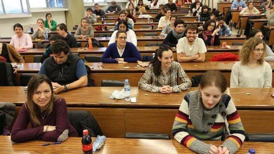 Los jóvenes piden acabar con las ayudas públicas para becas y contratos precarios