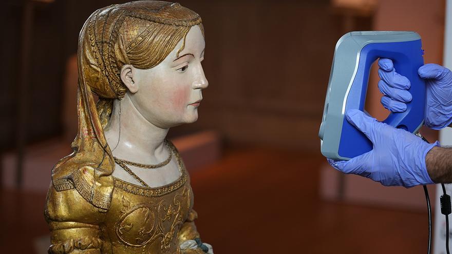Alumnos de la Universidad Rey Juan Carlos escanean en 3D varias piezas del Museo de Arte Sacro de Vitoria