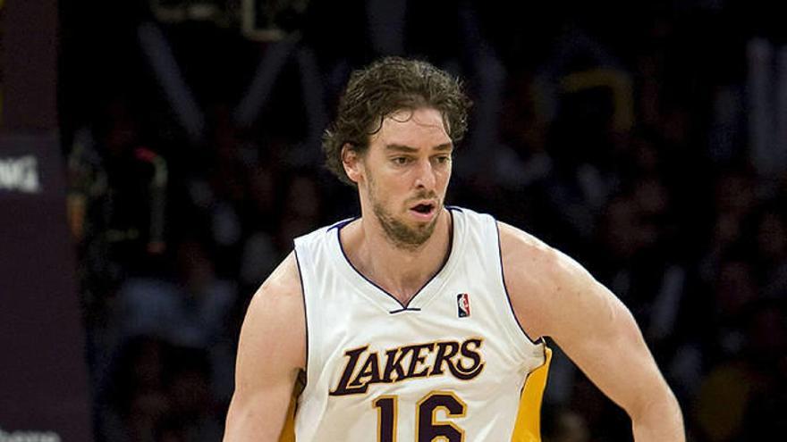 Los Lakers tropiezan en  su visita a los Phoenix Suns