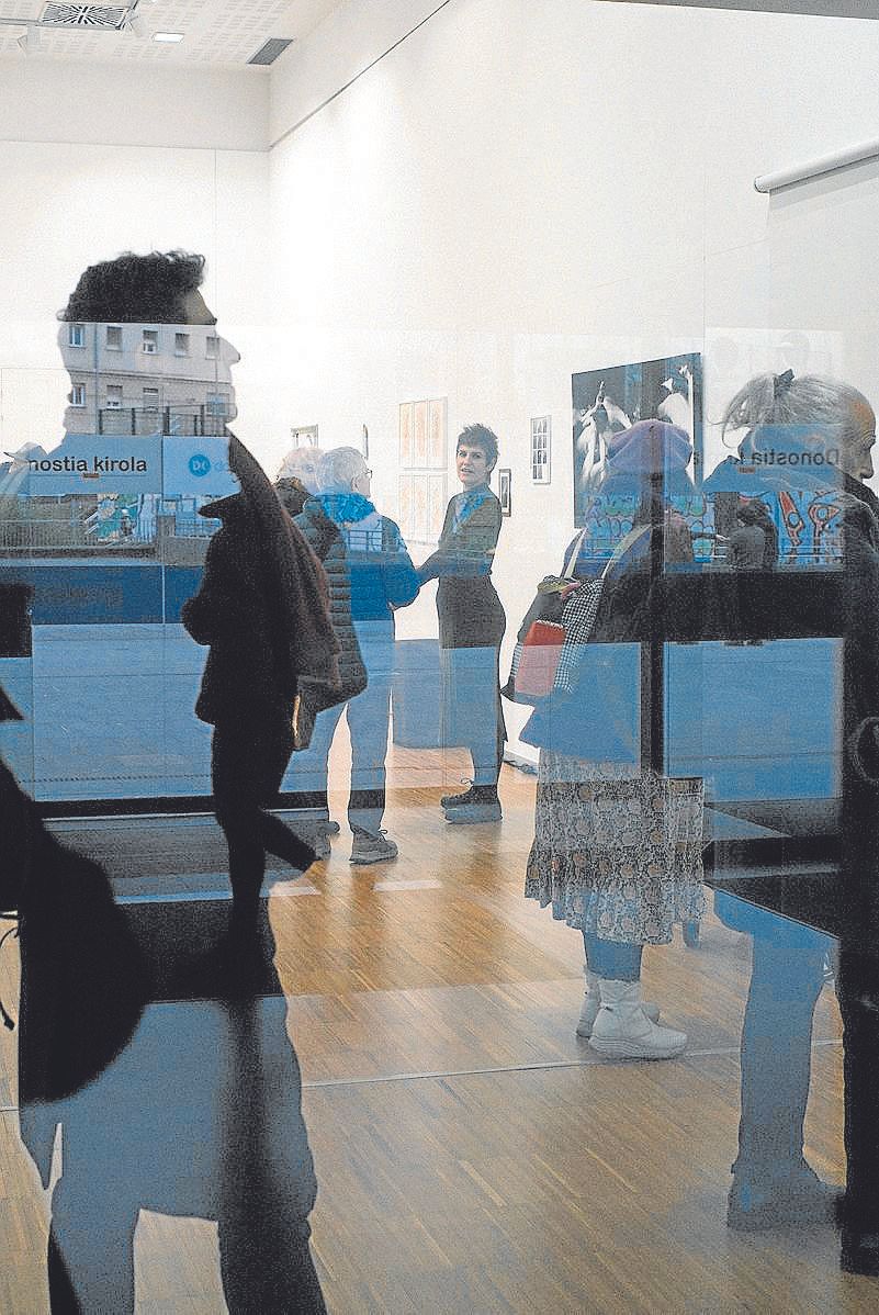 Gorputzetik eta gorputzaz, irudi, grabatu eta argazkiak ikus daitezke erakusketan.