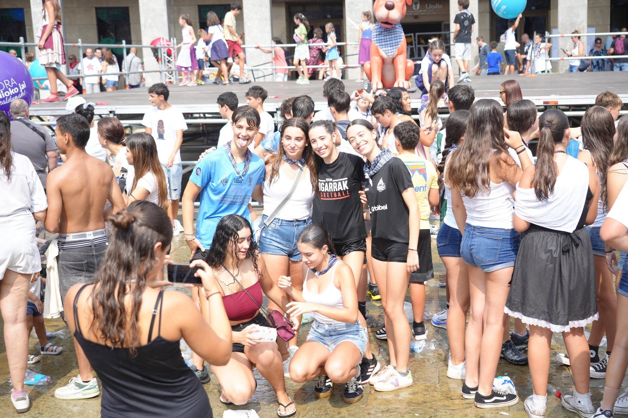 En imágenes: Llodio disfruta del Txupinazo