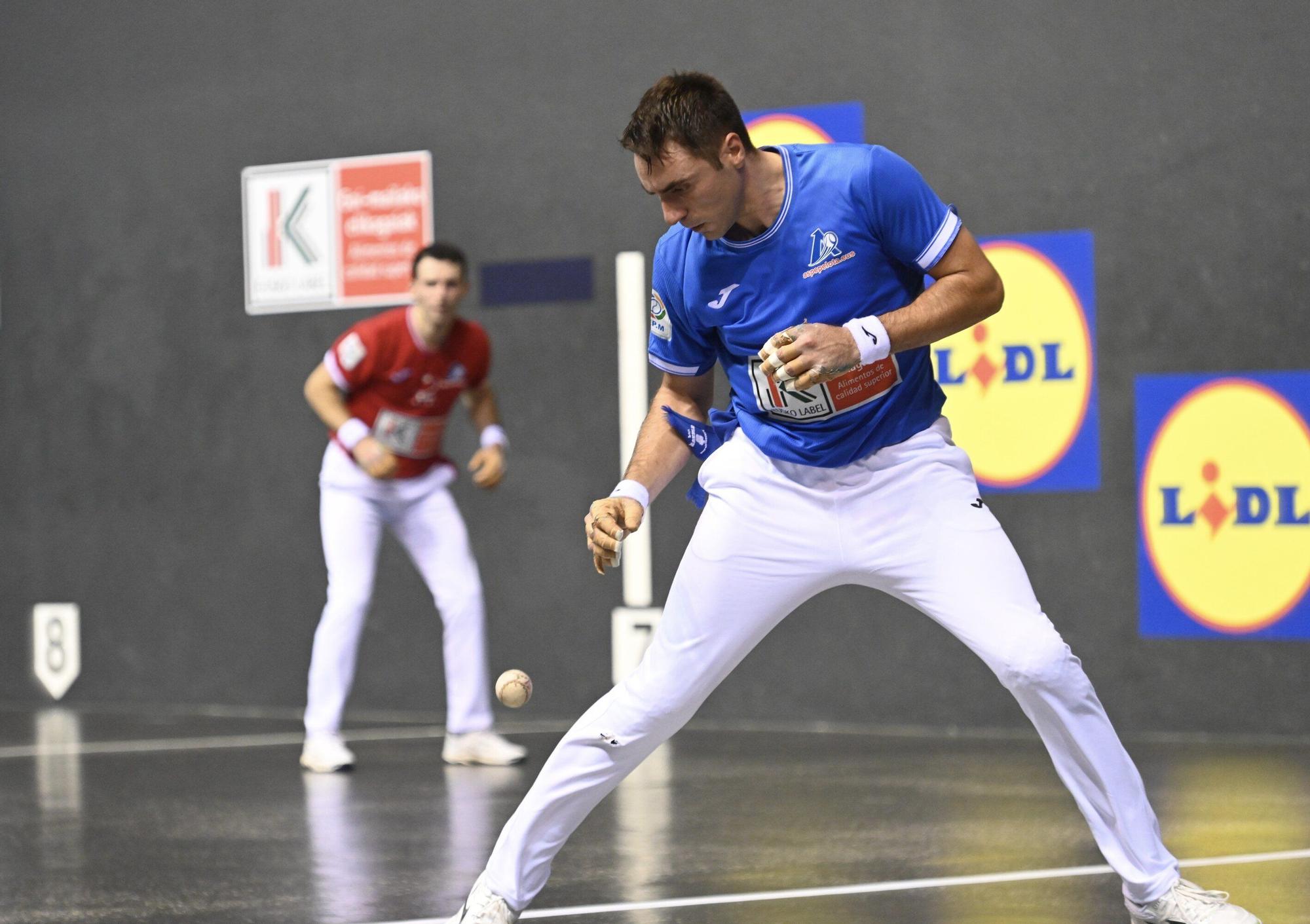 Peio Etxeberria, finalista del Cuatro y Medio por tercera vez consecutiva después de ganar a Altuna III en el Atano III de Donostia.