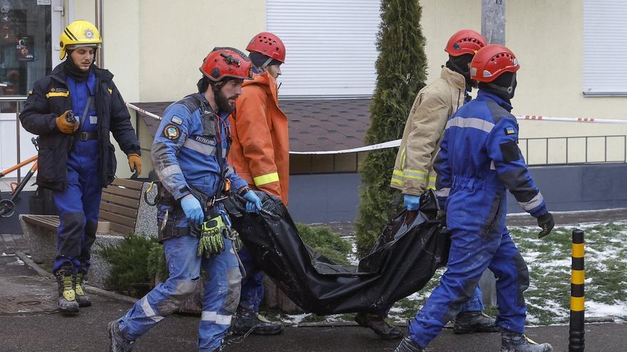 Duro bombardeo de Rusia: una tercera parte de Kiev, sin calefacción en pleno invierno