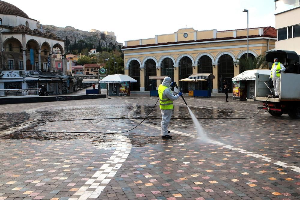 Las calles de Grecia se vacían.