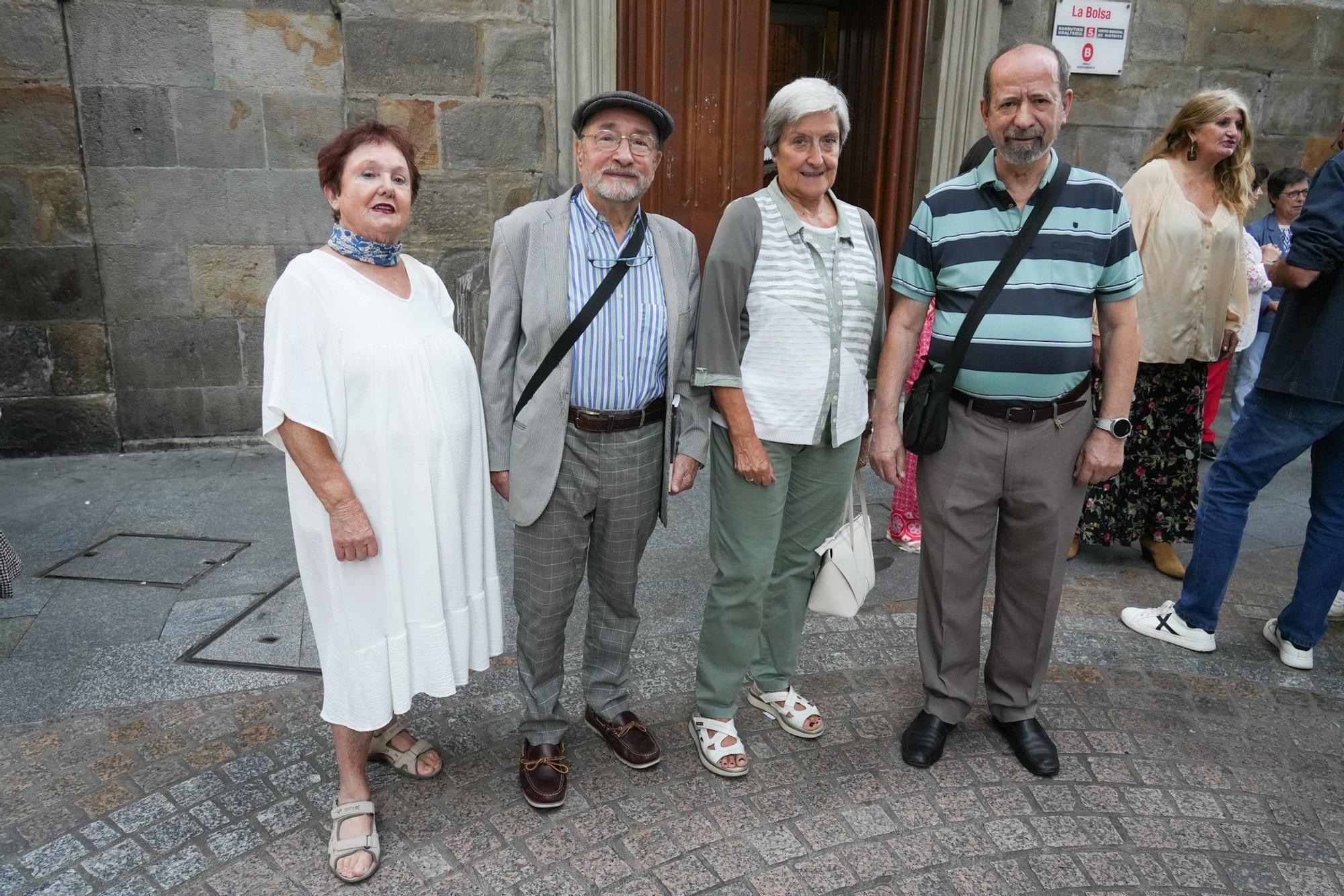 Elena Bolzoni, Eugene Behal, Isabel Codón y Andrés Galán charlaron antes de subir a la sala donde se celebró el encuentro.
