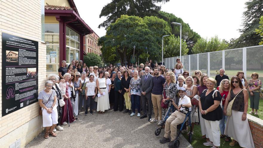 Homenaje a las trabajadoras del centro Andraize en la Txantrea