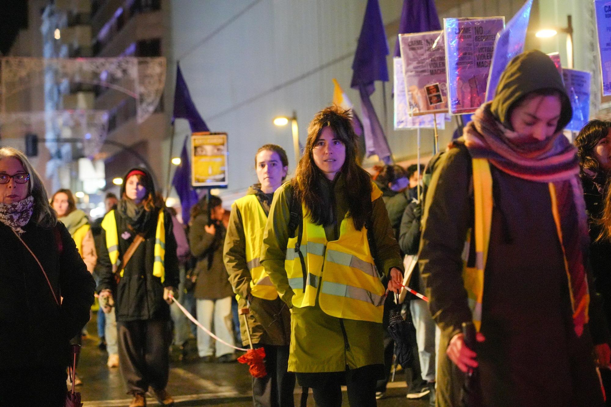 En imágenes: El Movimiento Feminista de Euskal Herria marcha por Vitoria el 25N