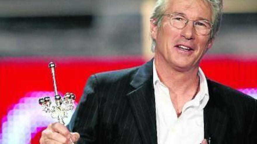 Richard Gere, en 2007, con el Premio Donostia en el Kursaal.