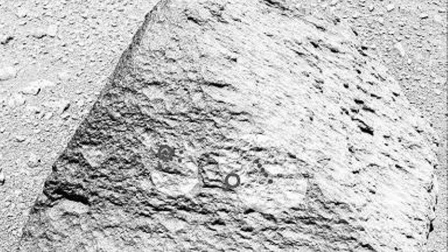 &#039;Curiosity&#039; halla una extraña piedra en Marte
