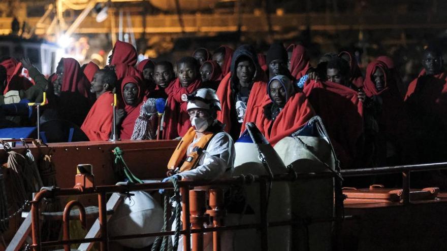 Rescatados 192 migrantes en aguas cercanas a Gran Canaria, uno fallecido