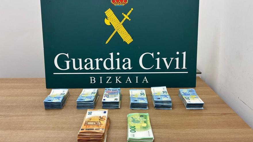 Intervienen 26.000 euros sin declarar en el aeropuerto de Bilbao