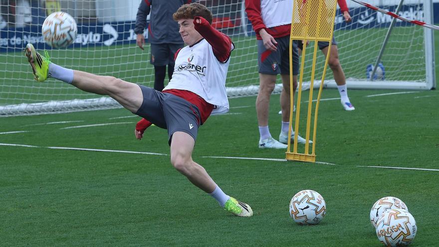 Víctor espera una llamada