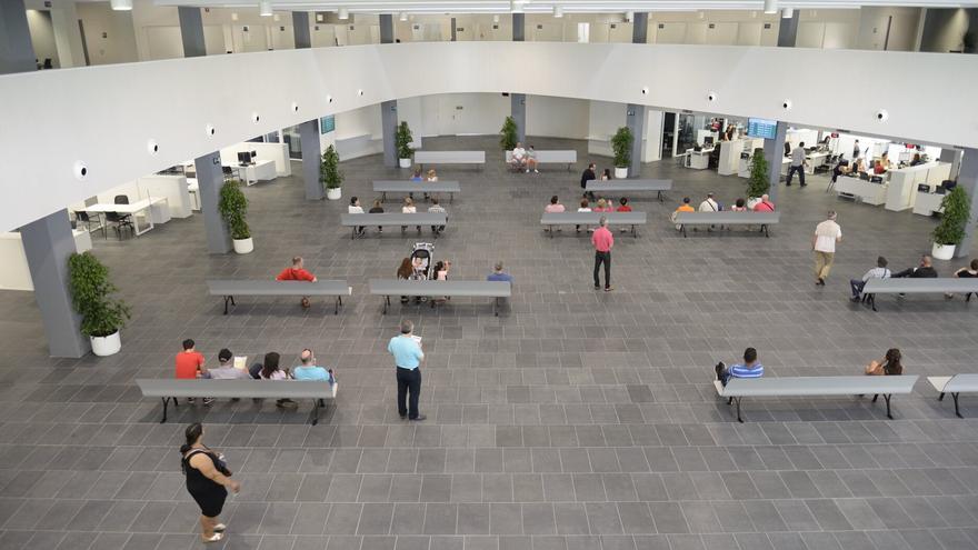 El nuevo modelo de Atención Ciudadana de Vitoria se implantará en el segundo semestre y ofrecerá un "servicio más eficaz"