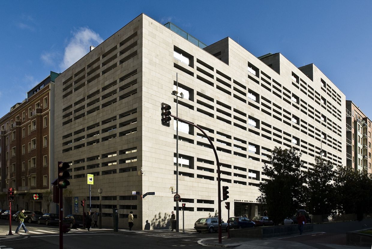 Fachada / exterior del edificio de Hacienda de la Diputación Foral