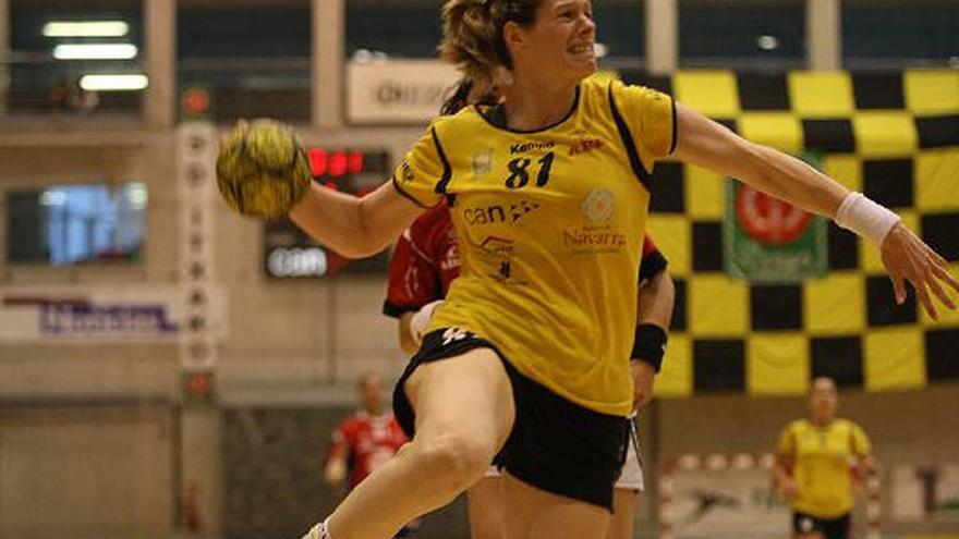 La lateral brasileña Deonise Fachinello vuelve a la disciplina del Itxako