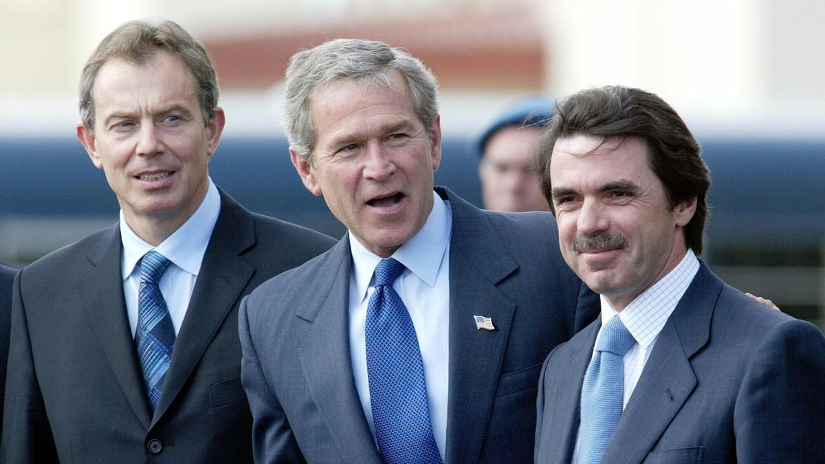 Aznarrek eta Blairrek bat egin zuten 2003an George W. Bushekin Irakeko gerraren aferan.