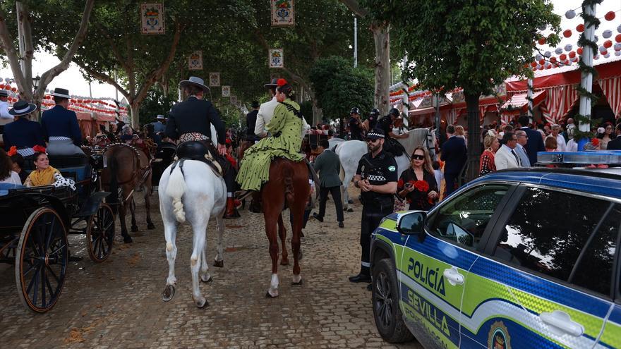 Un detenido por presunta agresión sexual en la Feria de Sevilla con cuatro agentes heridos durante el arresto