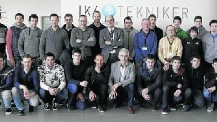 La plantilla de Aspe visita las instalaciones de IK4-Tekniker