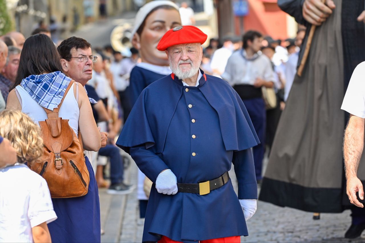 Gran ambiente en el desfile de la Euskal Jira de Irun