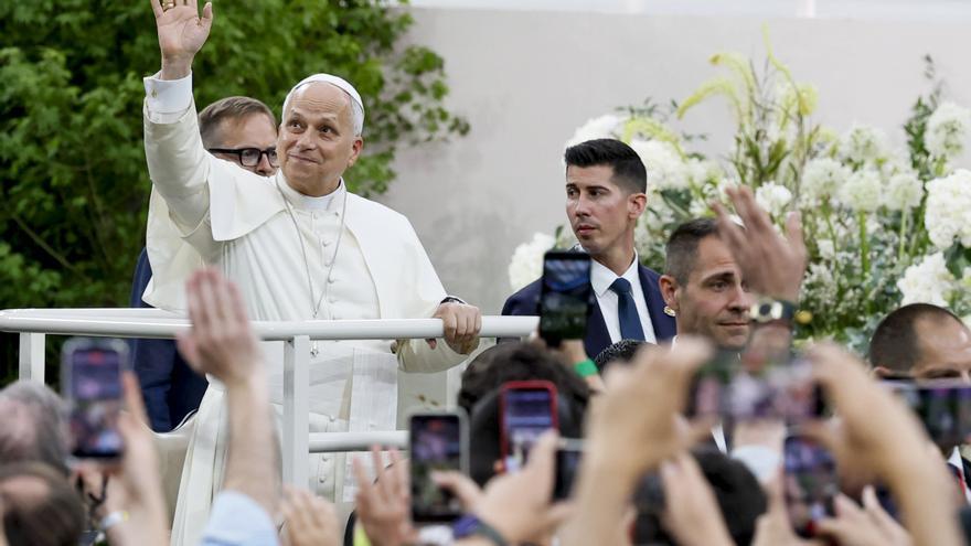 León XIV inicia su visita a Catalunya: visita a la Sagrada Familia y baño de masas en el Estadio Olímpico