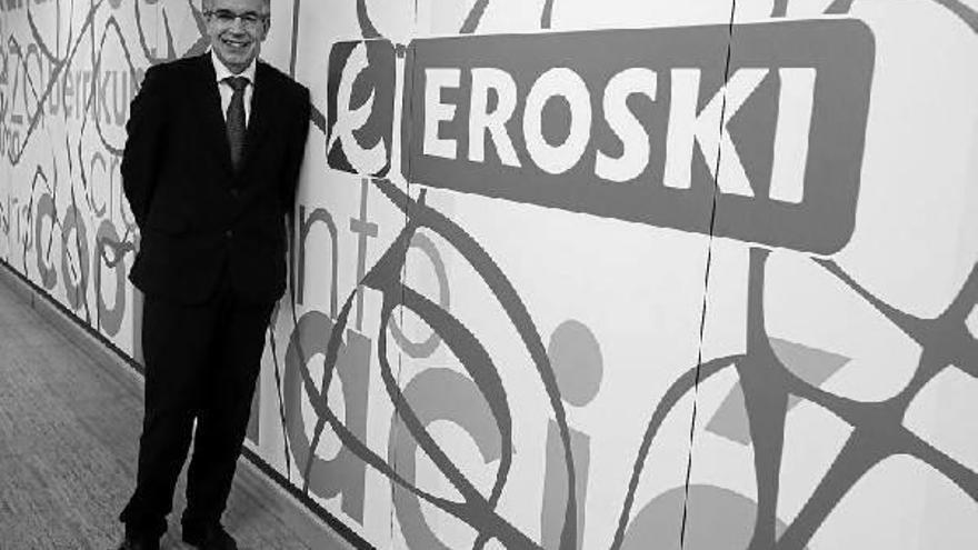 El presidente de Eroski, Agustín Markaide, reconoce que todavía faltan tiempos duros pero el consumidor se muestra menos pesimista.