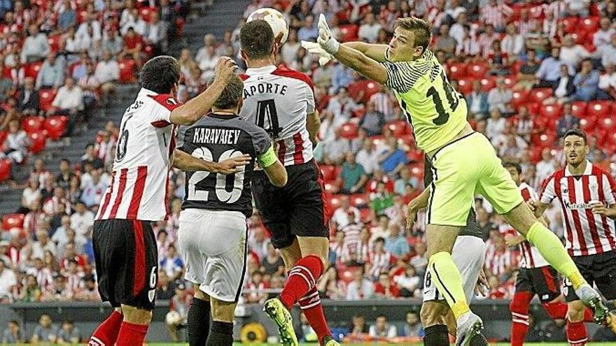 Andriy Lunin, en el partido que el Zorya ganó en San Mamés en la Europa League.