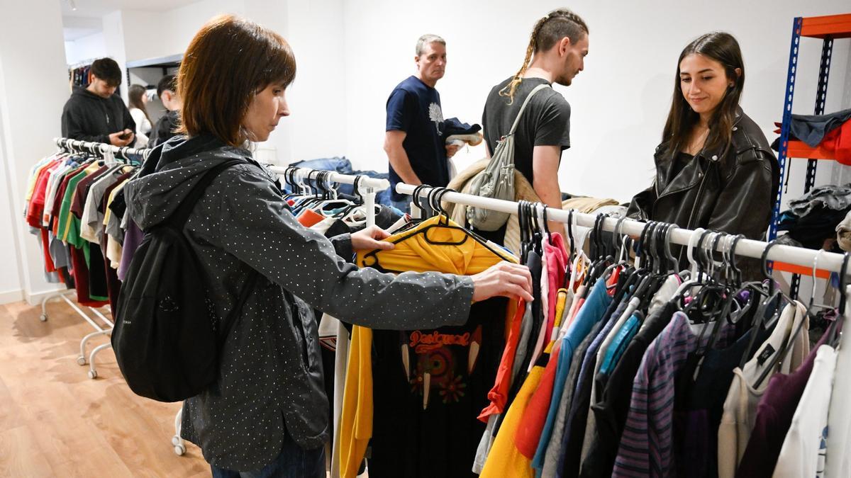 El consumo ligado a la ropa y otros artículos no esenciales lidera el crecimiento del comercio en Bizkaia.