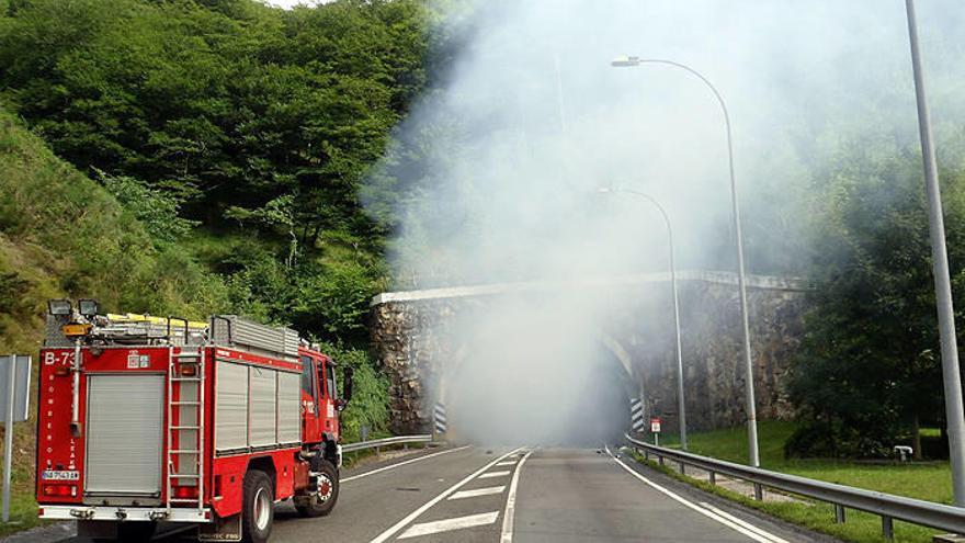 Prohibido el tráfico de vehículos pesados por la N121A