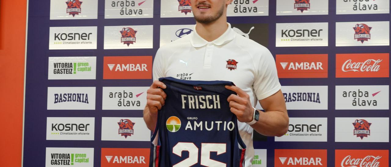 En imágenes: Presentación de Clément Frisch como jugador del Baskonia
