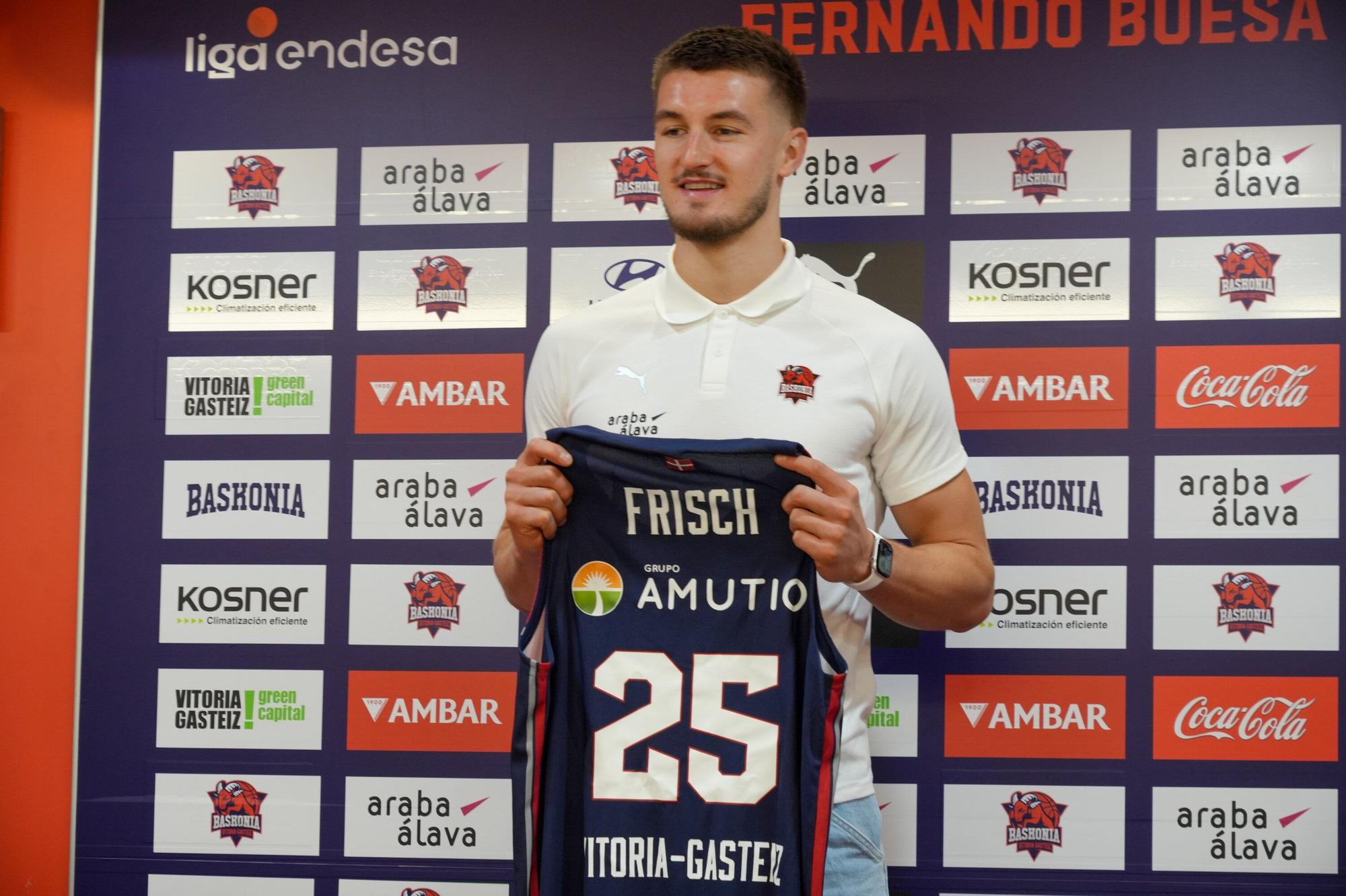 En imágenes: Presentación de Clément Frisch como jugador del Baskonia