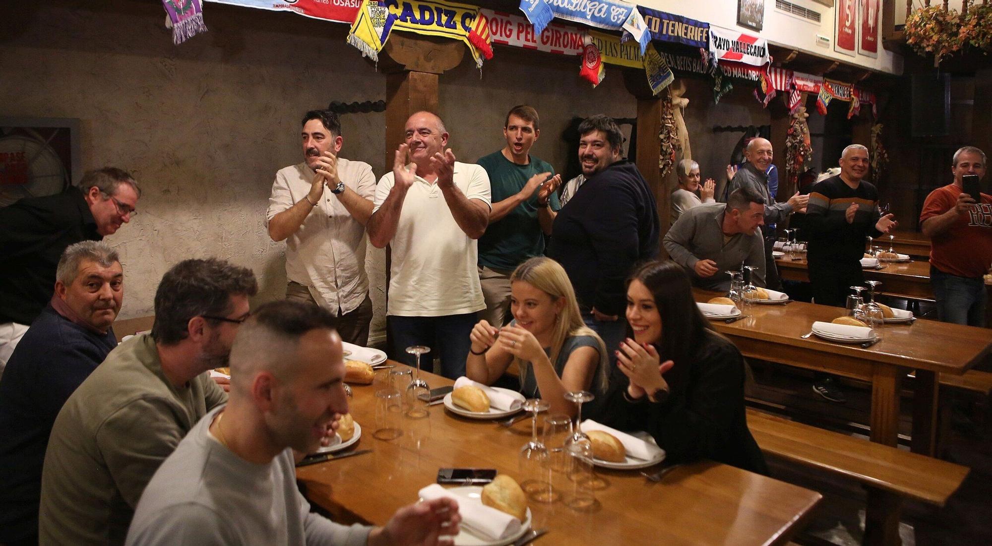 La celebración de la victoria de Peio Etxeberria