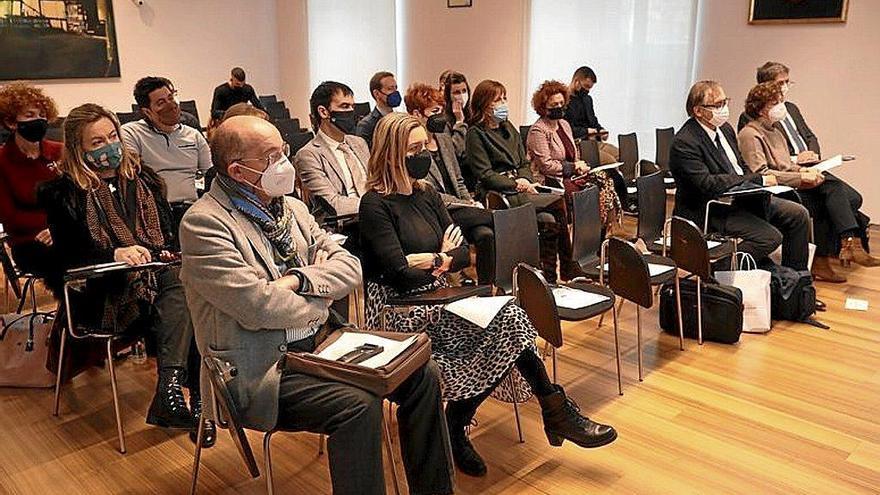 Asistentes a la inauguración de la jornada, ayer en el Parlamento.