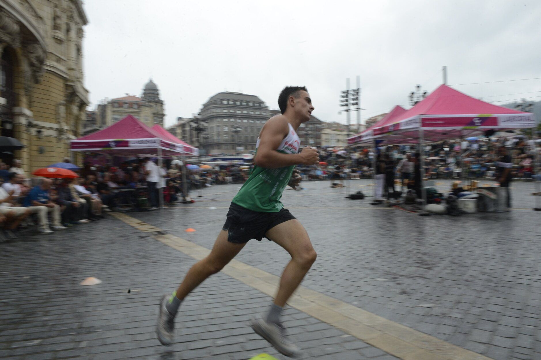 En fotos: herri kirolak en la plaza del Arriaga