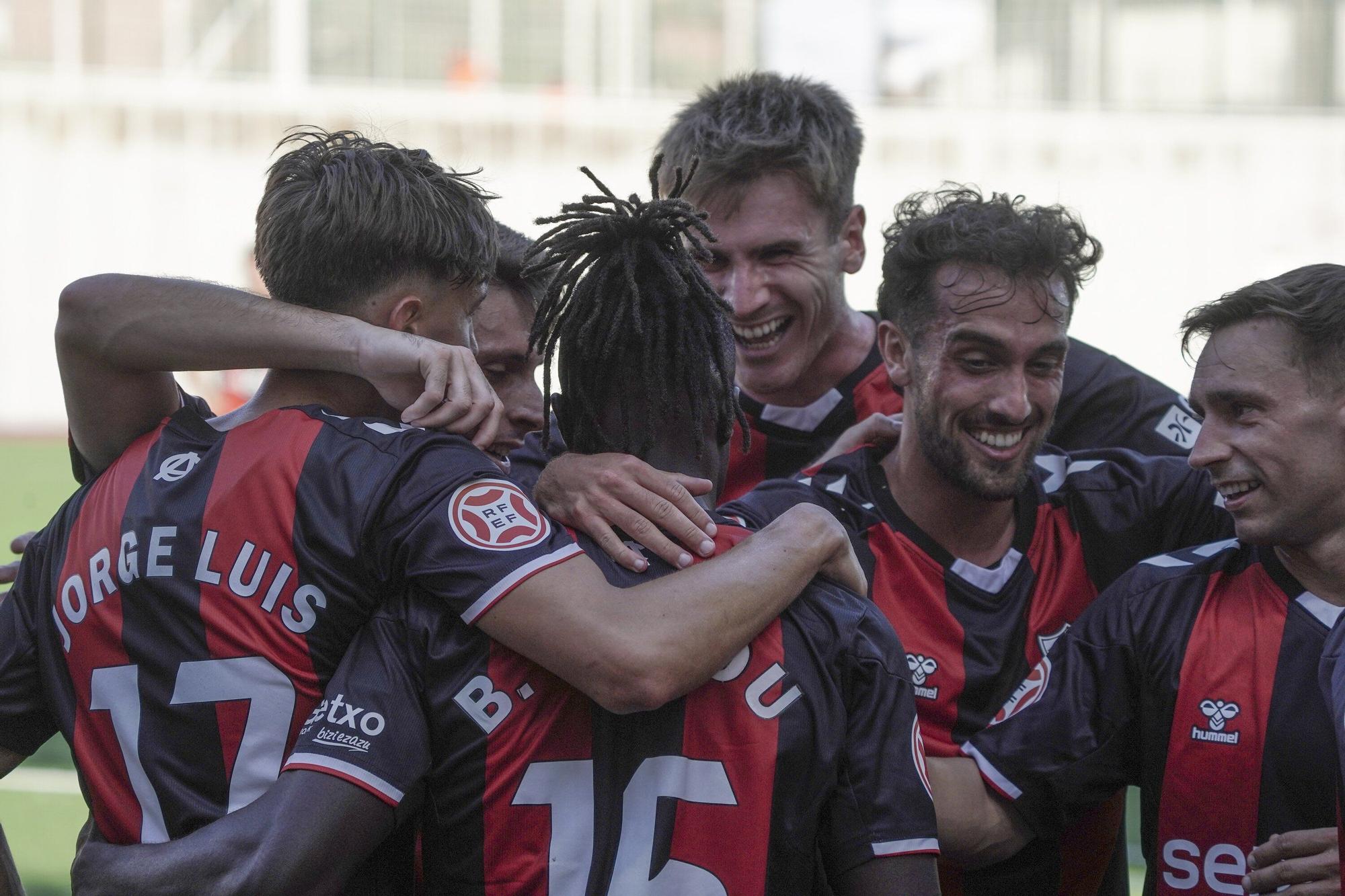 En imágenes: El Arenas no logra pasar del empate ante el Cacereño