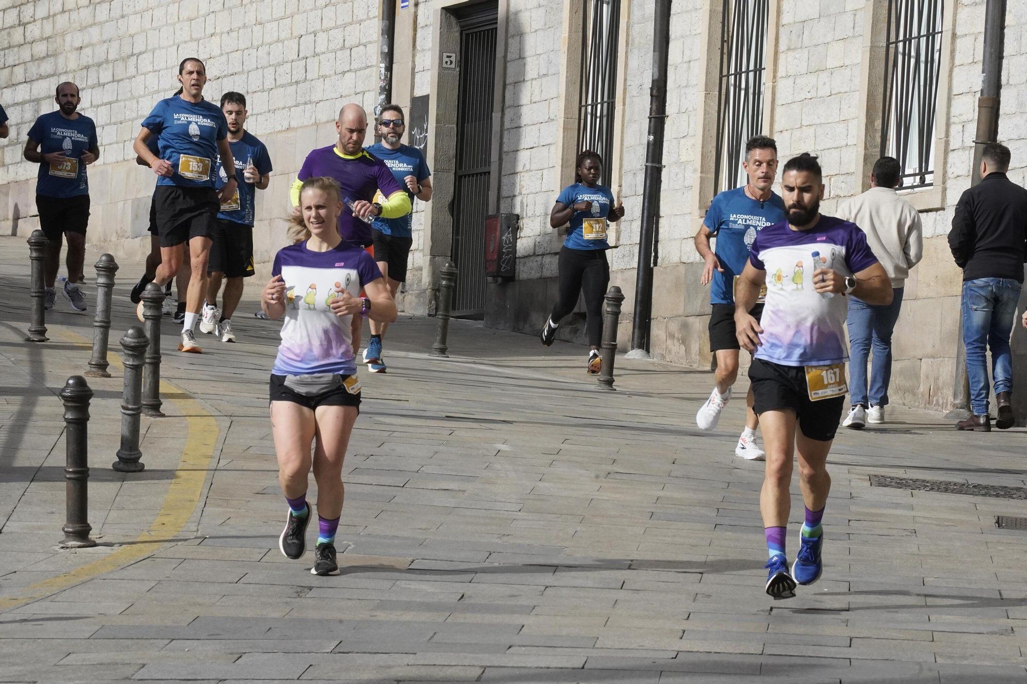 En imágenes: Miles de personas conquistan la Almendra de Gasteiz